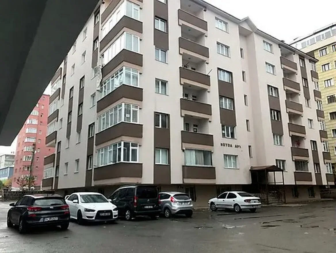 Palandöken Hüseyin Avni Ulaş'ta 2. Kat 155 m² 3+1 Kiralık Daire - 1