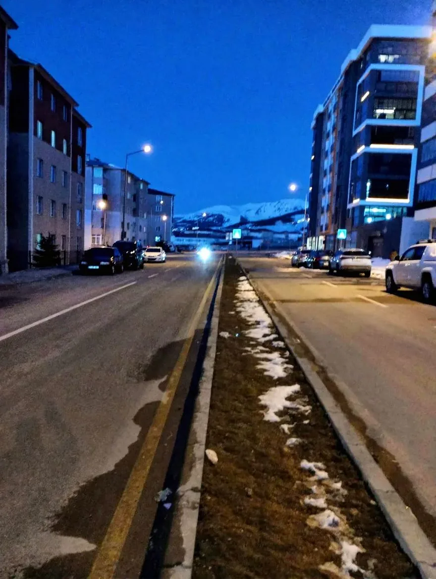 Palandöken Hüseyin Avni Ulaş'ta 3. Kat 150 m² 3+1 Kiralık Daire - 1