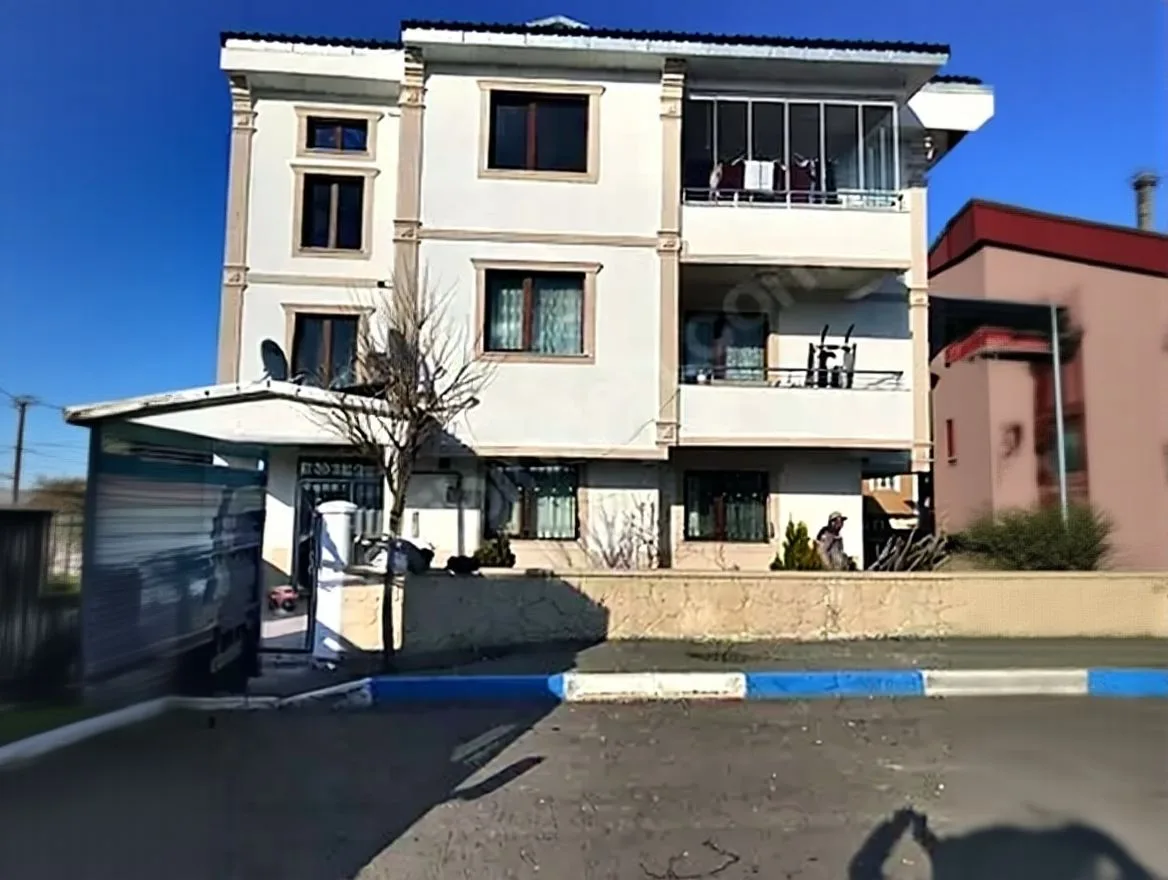 Aziziye Merkez'de Giriş Katı 187 m² 3+1 Kiralık Daire - 1