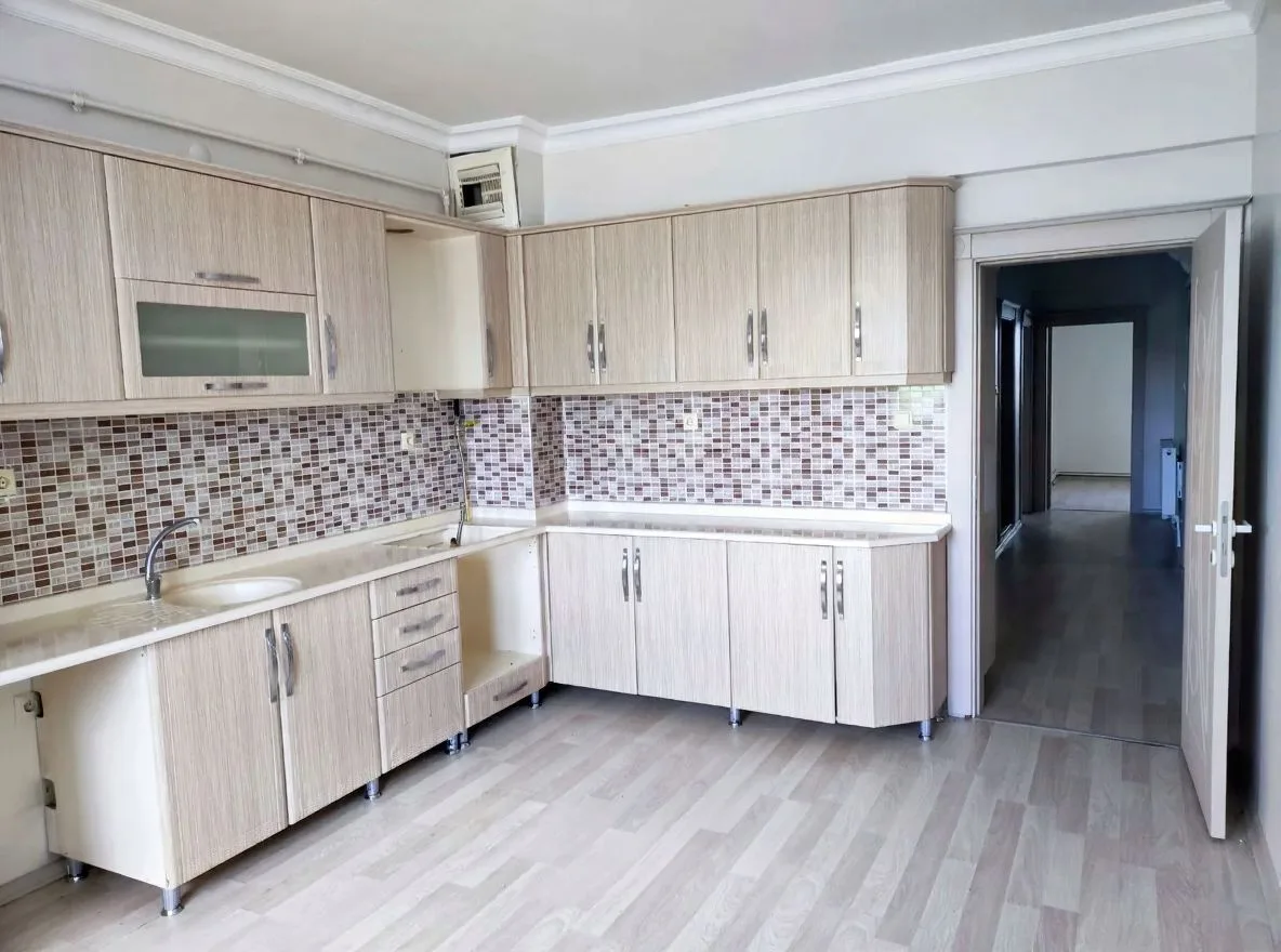 Aziziye Merkez'de Giriş Katı 187 m² 3+1 Kiralık Daire - 3