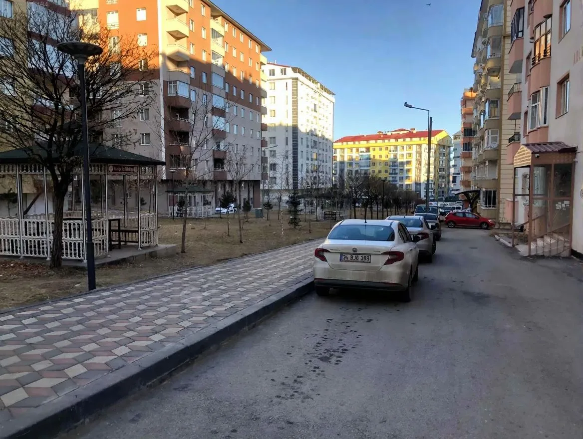Yakutiye Lalapaşa'da 2. Kat 185 m² 3+1 Kiralık Daire - Fotoğraf 2