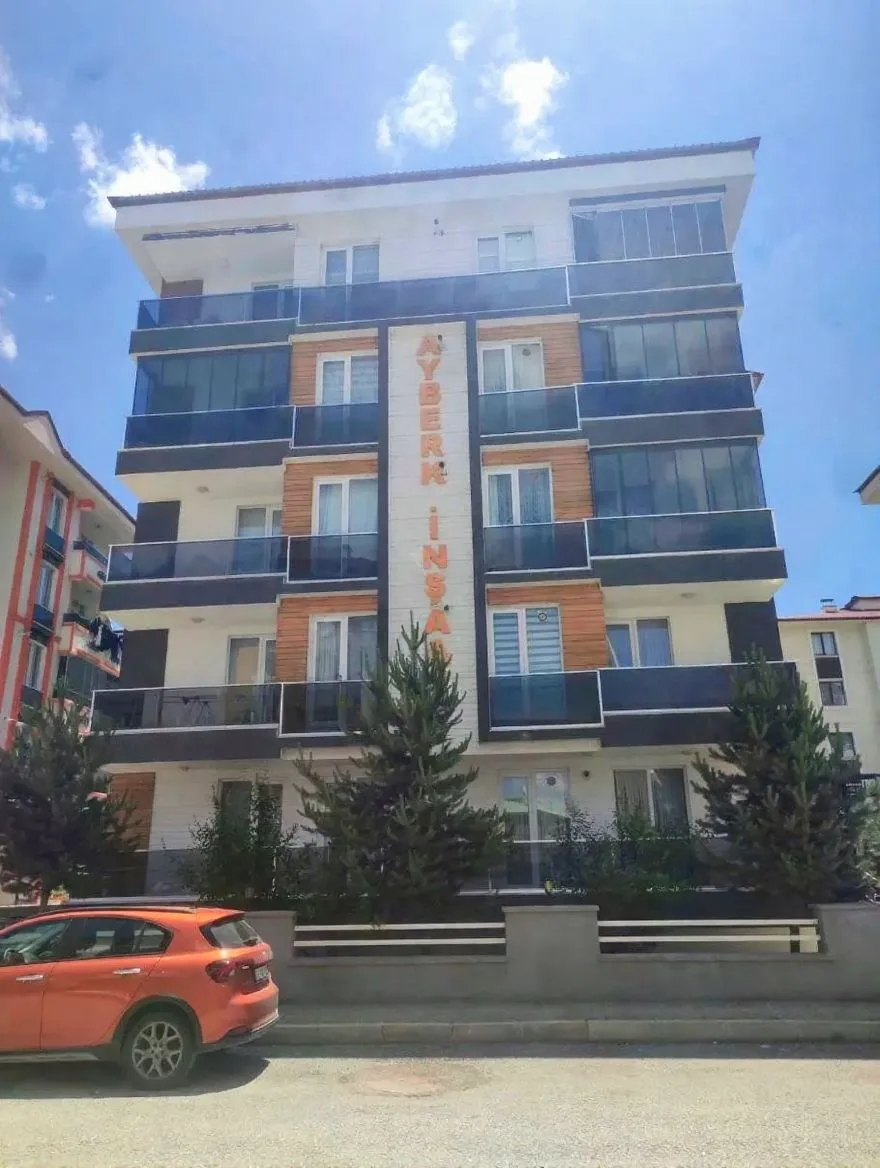 Aziziye Merkez'de 140 m² 3+1 Kiralık Daire - 1