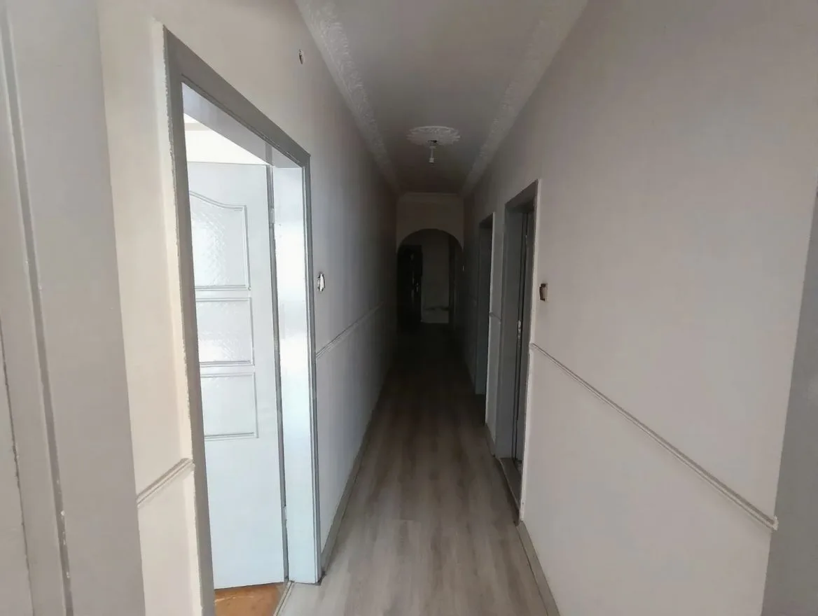 AĞIZ VE DİŞ SAĞLIĞI MERKEZİ YANINDA 220 m² 3+1 GENİŞ OFİS - Fotoğraf 13
