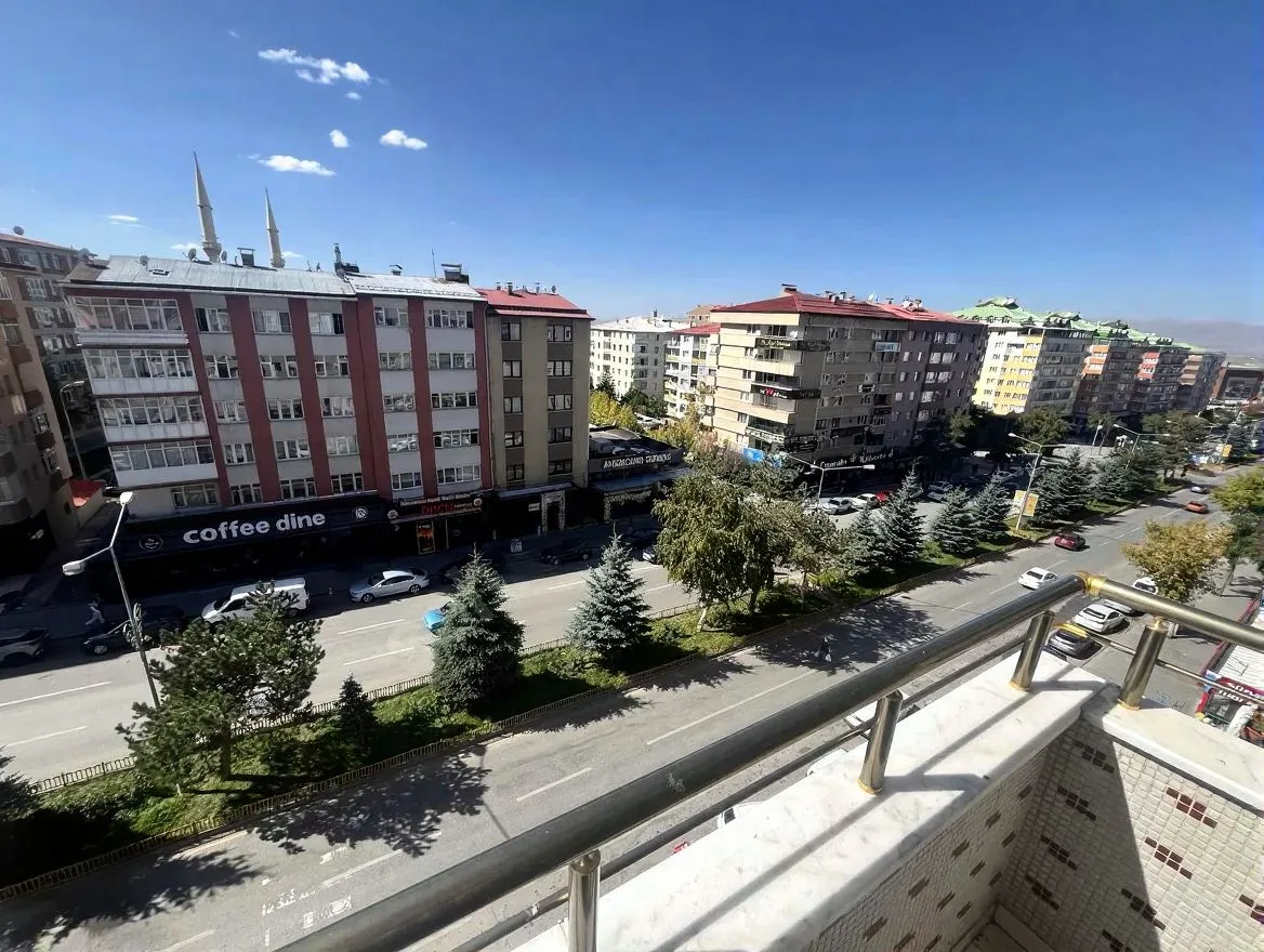 ERZURUM KİRALIK 3+1 DAİRE ARA/7 KAT 170M² YAKUTIYE - Erzurum / Yakutiye / Muratpaşa Mh. Daire