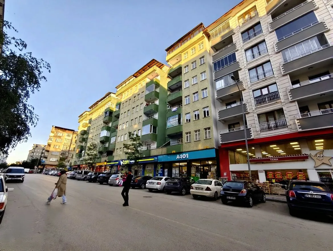 ERZURUM SATILIK 3+1 DAİRE ARA/6 KAT 145M² YAKUTIYE