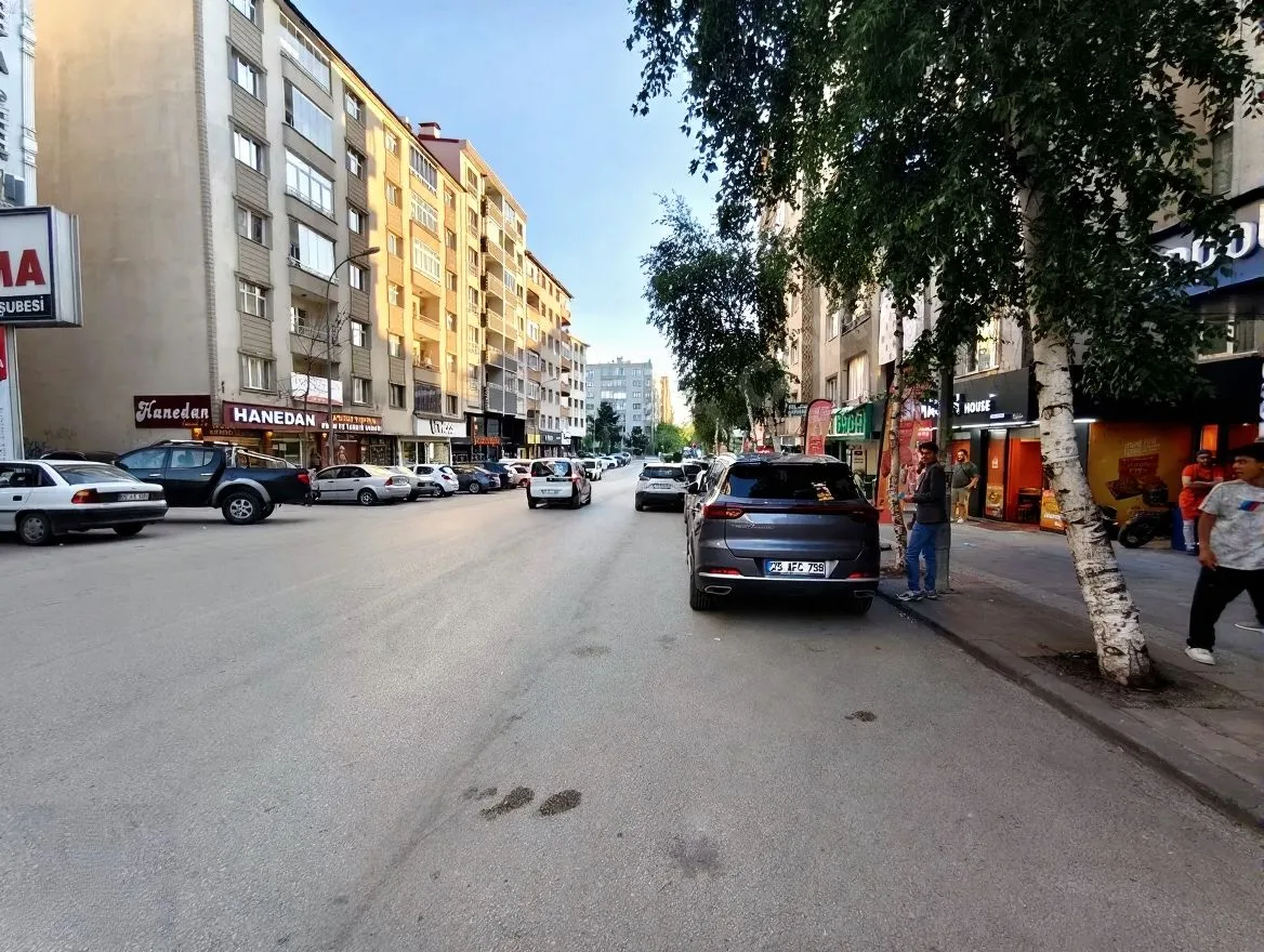 ERZURUM SATILIK 3+1 DAİRE ARA/6 KAT 145M² YAKUTIYE - Fotoğraf 21