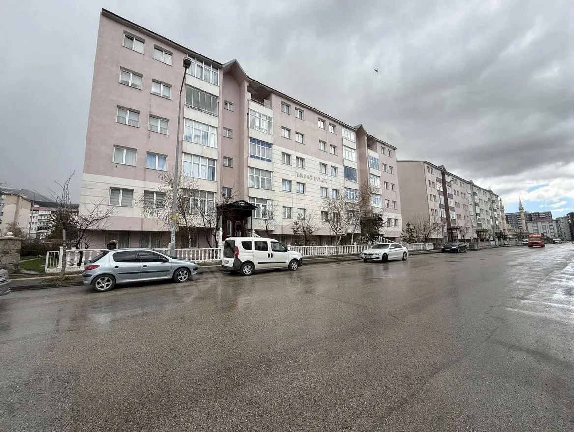 ERZURUM PALANDÖKEN SATILIK 3+1 DAİRE 135M²