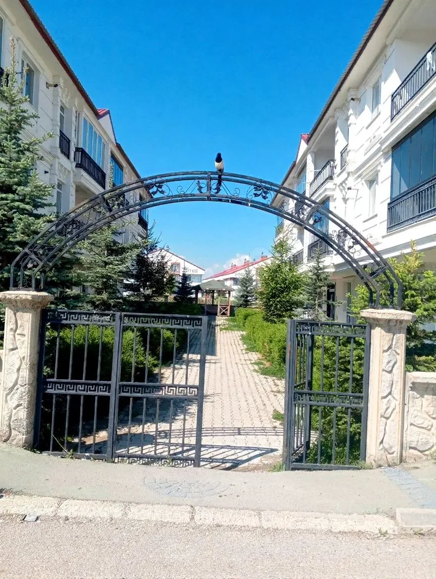 Aziziye Merkez'de 5 Yaşında 1. Kat 105 m² 3+1 Kiralık Daire - Erzurum / Aziziye / Merkez / Yarımca Daire