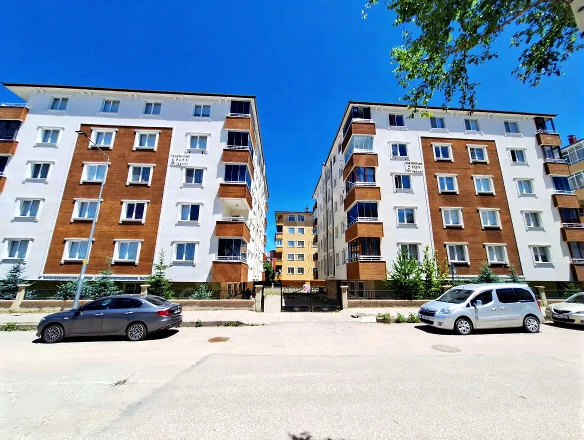 130M² ERZURUM SATILIK 3+1 DAİRE AZIZIYE MERKEZİ ISITMALI - Fotoğraf 14