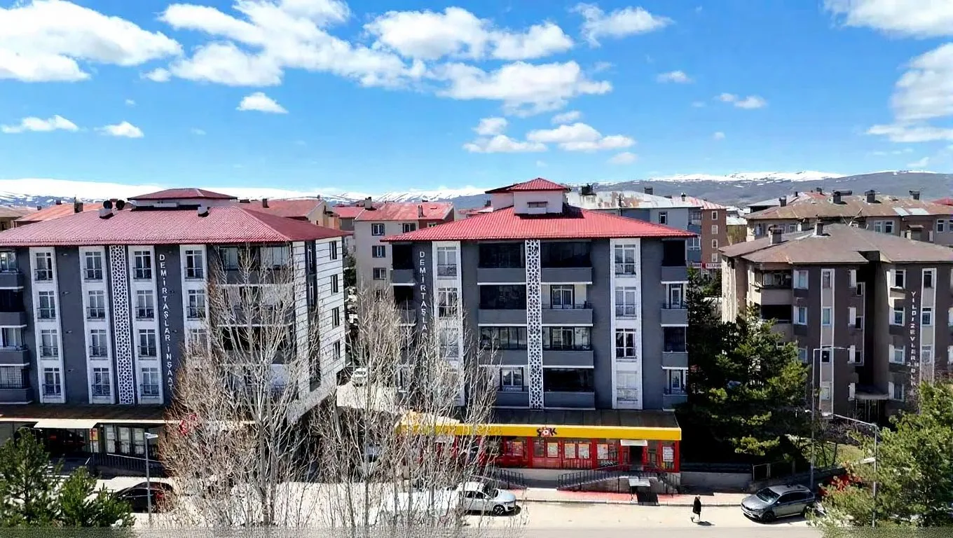 Aziziye Merkez'de 5 Yaşında 4. Kat 145 m² 3+1 Kiralık Daire - 1
