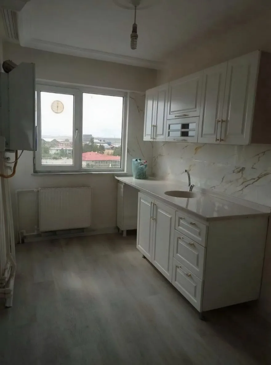 Aziziye Merkez'de 4. Kat 120 m² 3+1 Kiralık Daire - Erzurum / Aziziye / Merkez / Ilıca Daire