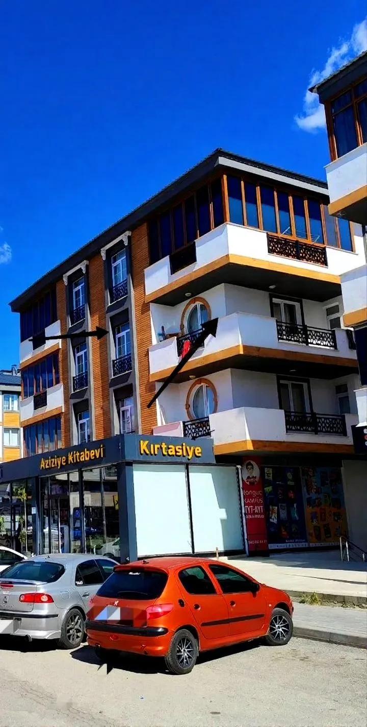 Aziziye Merkez'de 2. Kat 160 m² 3+1 Satılık Daire