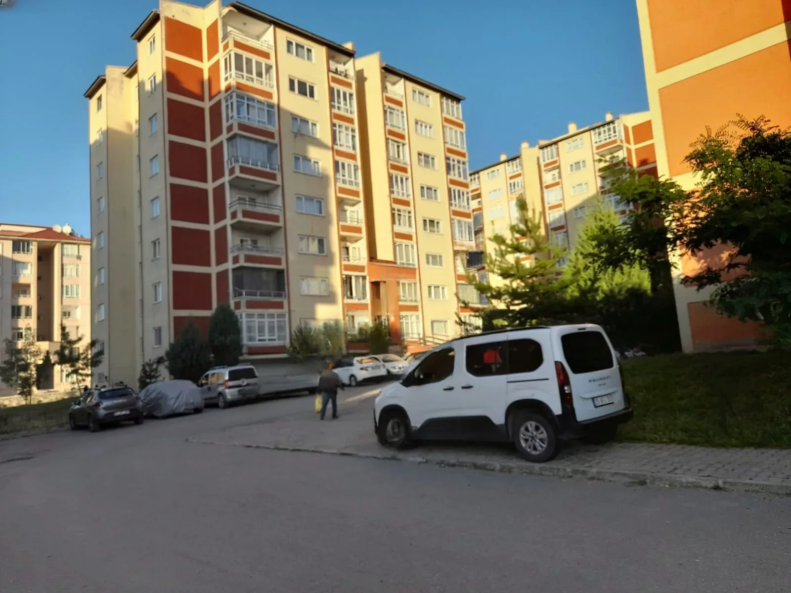 Yakutiye Lalapaşa'da 7. Kat 140 m² 3+1 Satılık Daire - Erzurum / Yakutiye / Lalapaşa / Rabia Ana Daire
