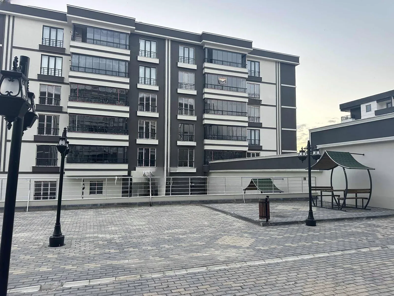 Palandöken Hüseyin Avni Ulaş'ta 2. Kat 185 m² 4+1 Satılık Daire - Fotoğraf 2