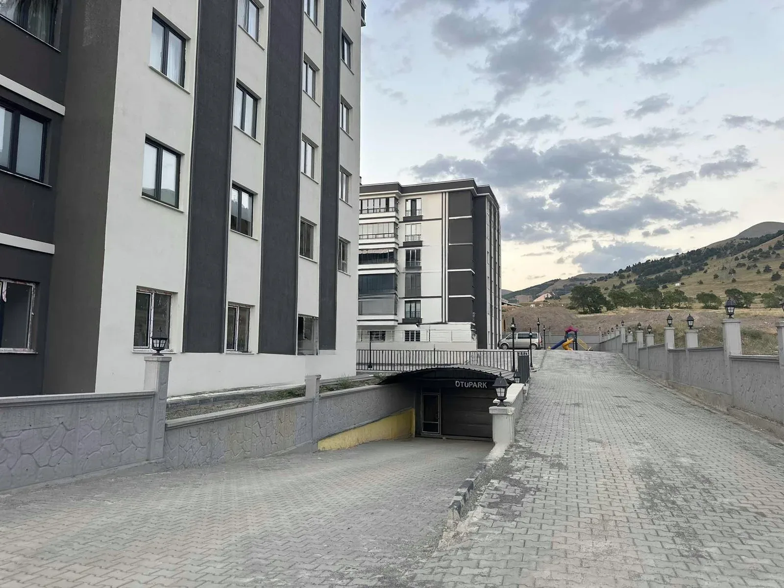 Palandöken Hüseyin Avni Ulaş'ta 2. Kat 185 m² 4+1 Satılık Daire - Fotoğraf 3