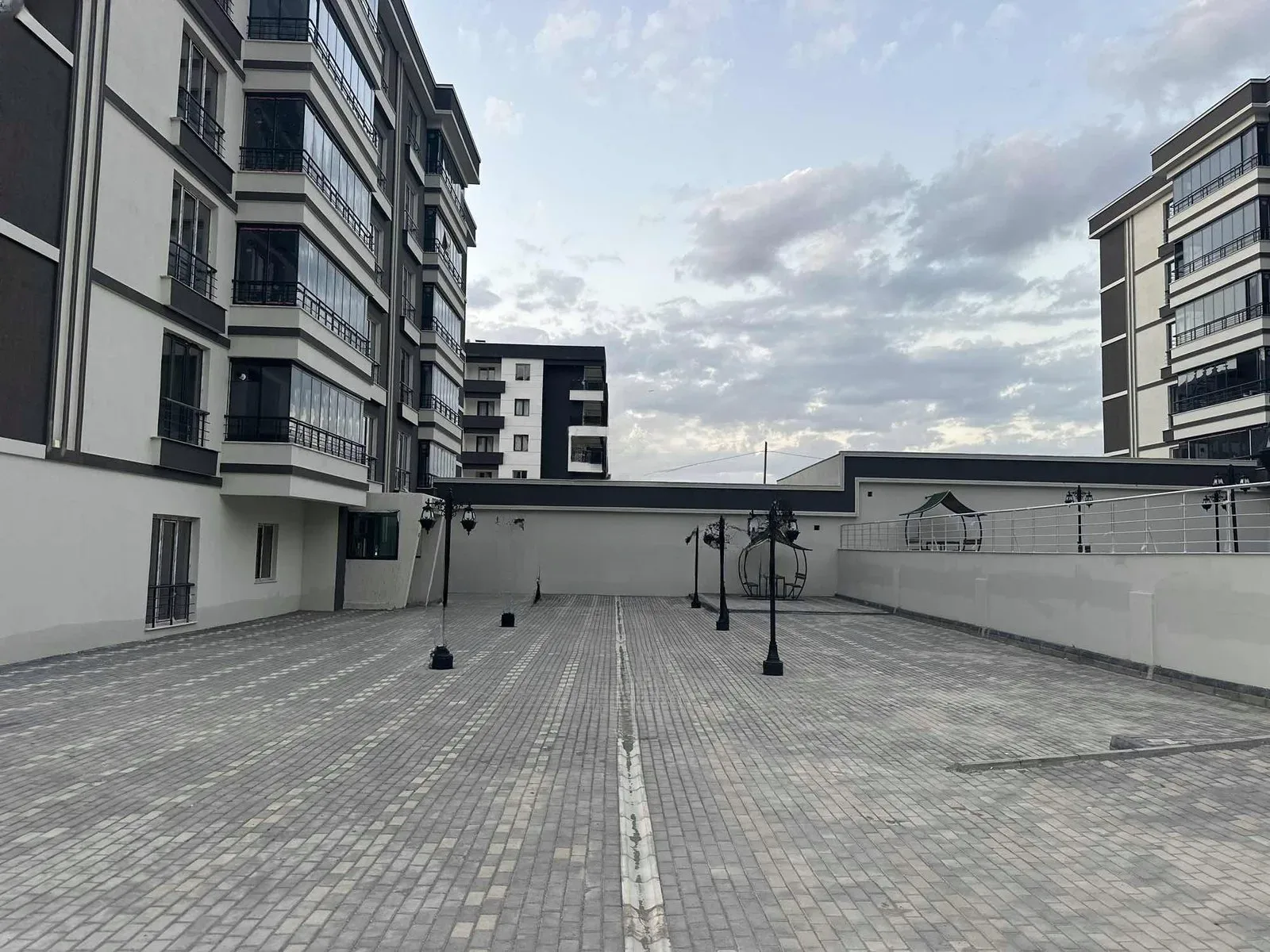Palandöken Hüseyin Avni Ulaş'ta 2. Kat 185 m² 4+1 Satılık Daire - Fotoğraf 5