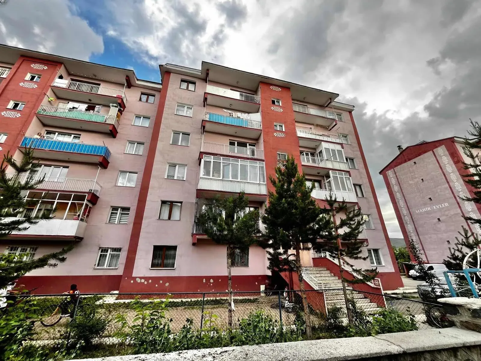 Palandöken Adnan Menderes'te 3. Kat 130 m² 3+1 Kiralık Daire - Fotoğraf 3