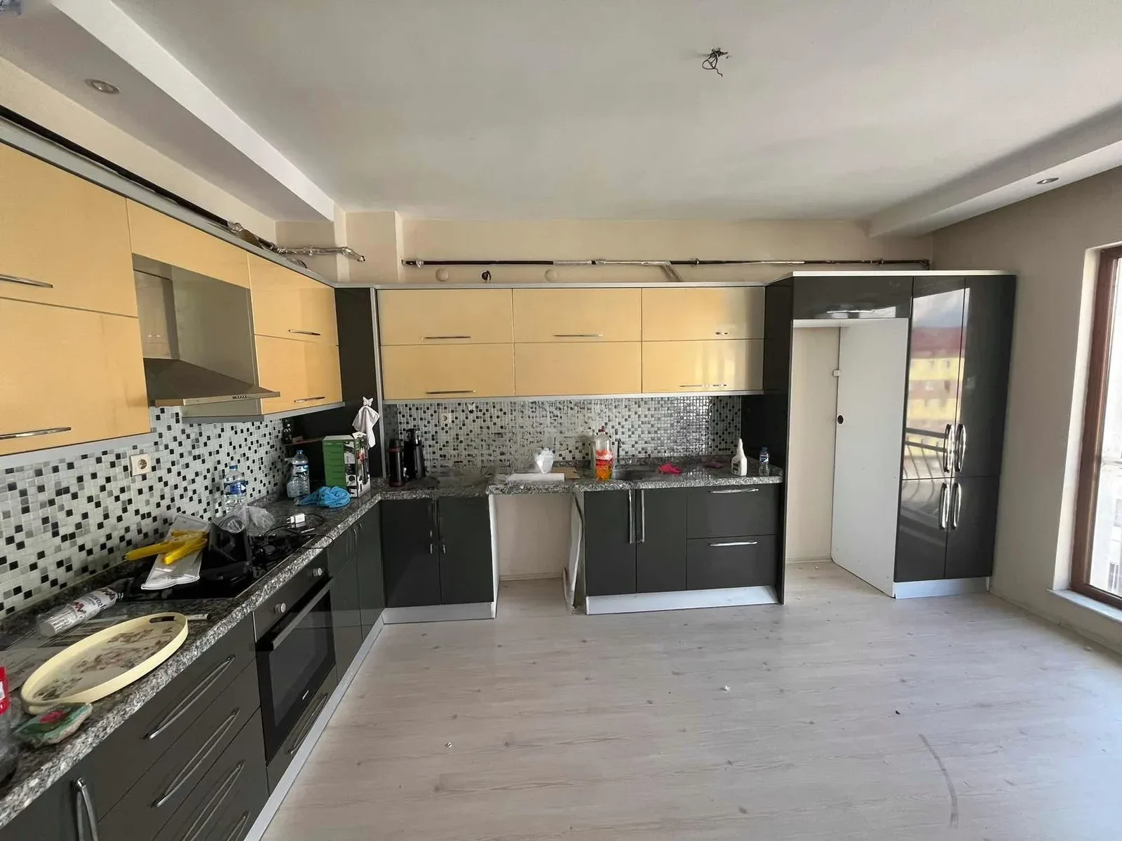 Palandöken Adnan Menderes'te 5. Kat 150 m² 3+1 Kiralık Daire - Fotoğraf 2