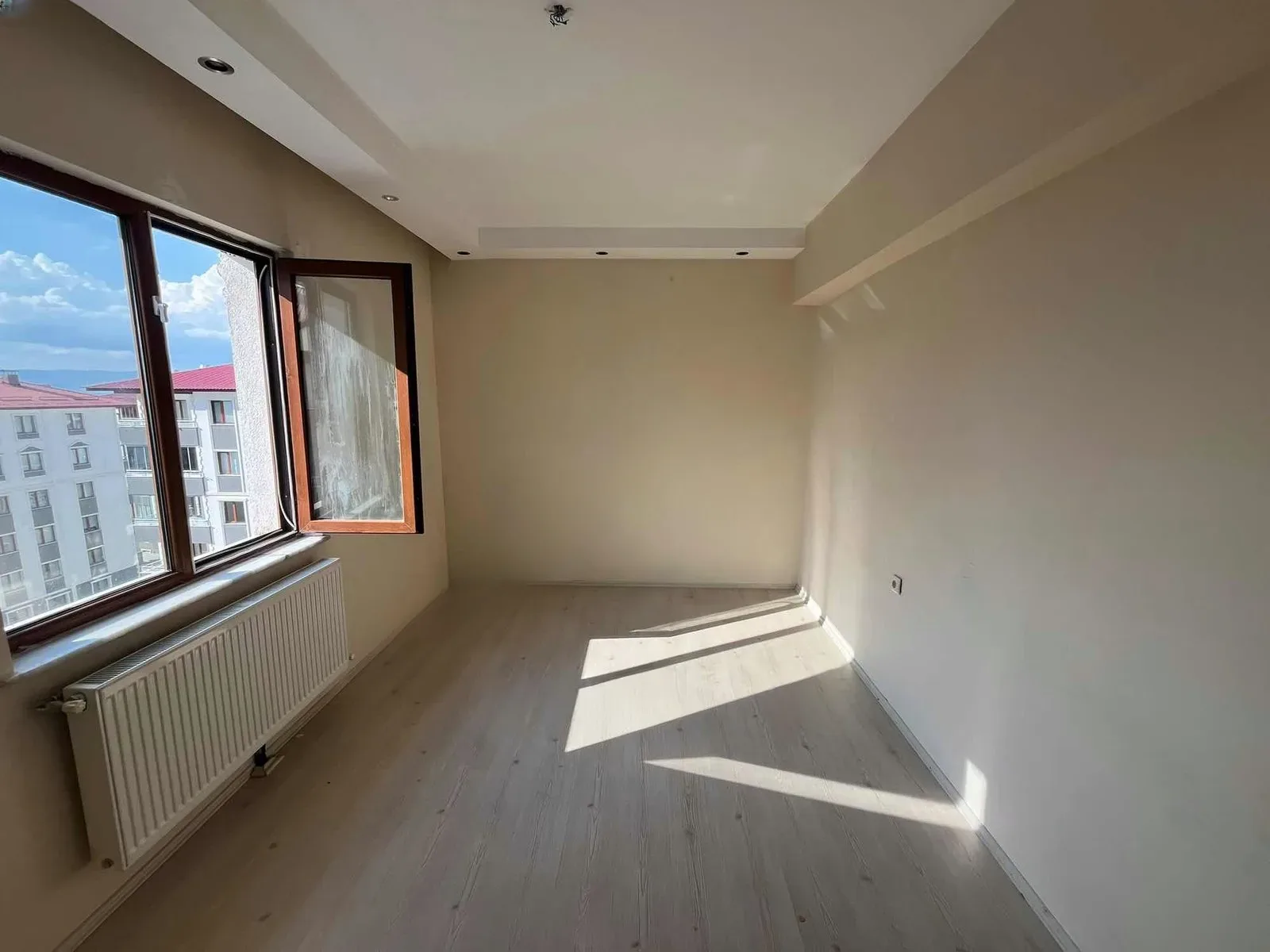 Palandöken Adnan Menderes'te 5. Kat 150 m² 3+1 Kiralık Daire - Fotoğraf 6