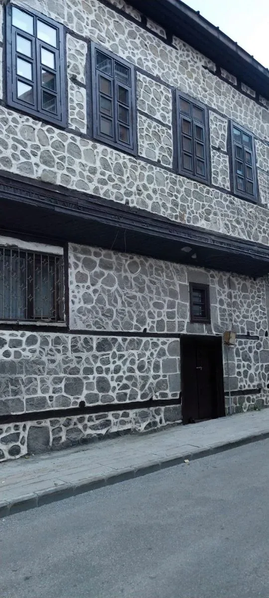 Yakutiye Lalapaşa'da 130 Yaşında 320 m² 4 Satılık Villa