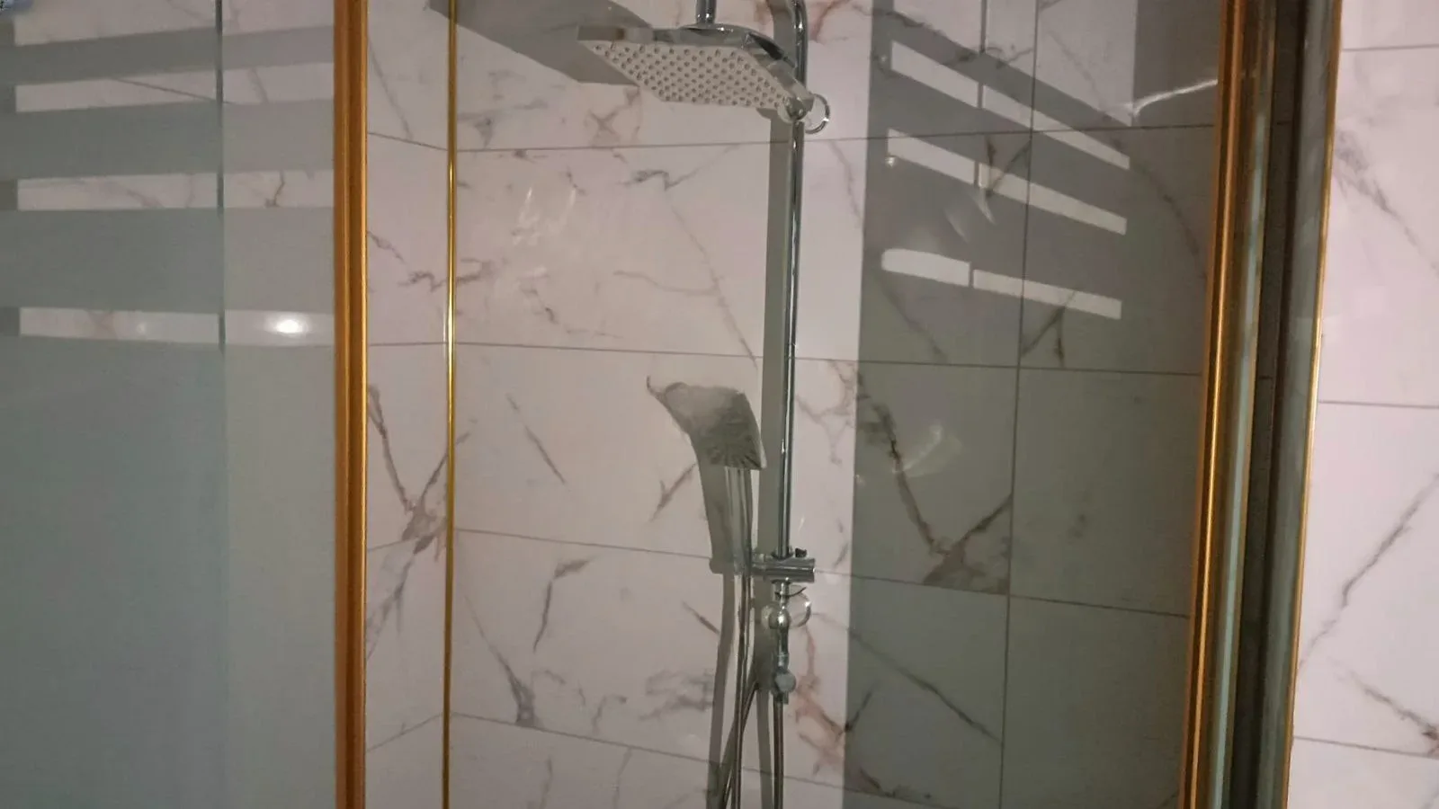 Yakutiye Terminal'da 2 Yaşında 3. Kat 148 m² 3+1 Kiralık Daire - Fotoğraf 10