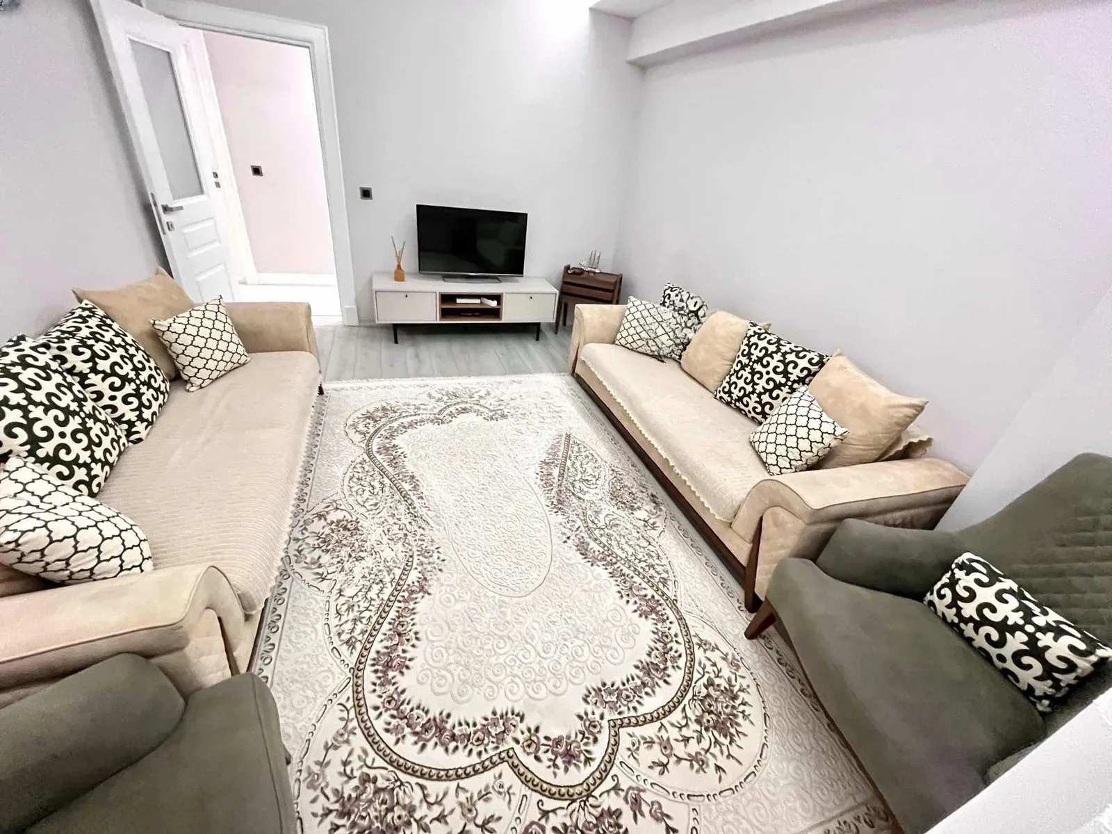 Palandöken Müftü Solakzade'de 4 Yaşında 4. Kat 180 m² 3+1 Kiralık Villa - Fotoğraf 15