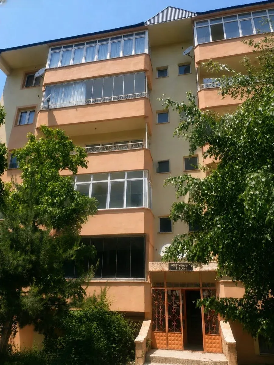 Palandöken Adnan Menderes'te 3. Kat 135 m² 3+1 Kiralık Daire