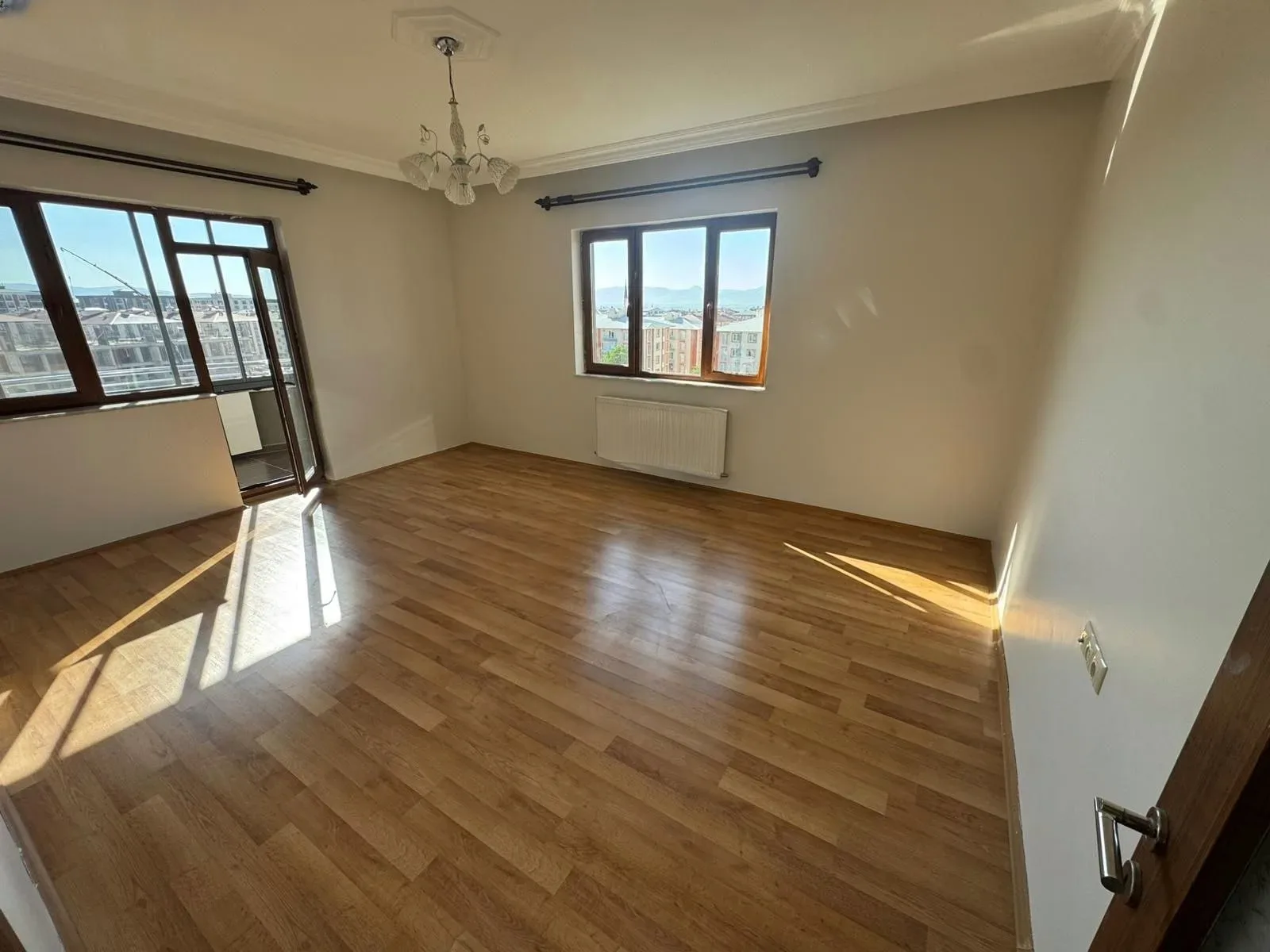 Yakutiye İstasyon'da 5. Kat 170 m² 3+1 Satılık Daire