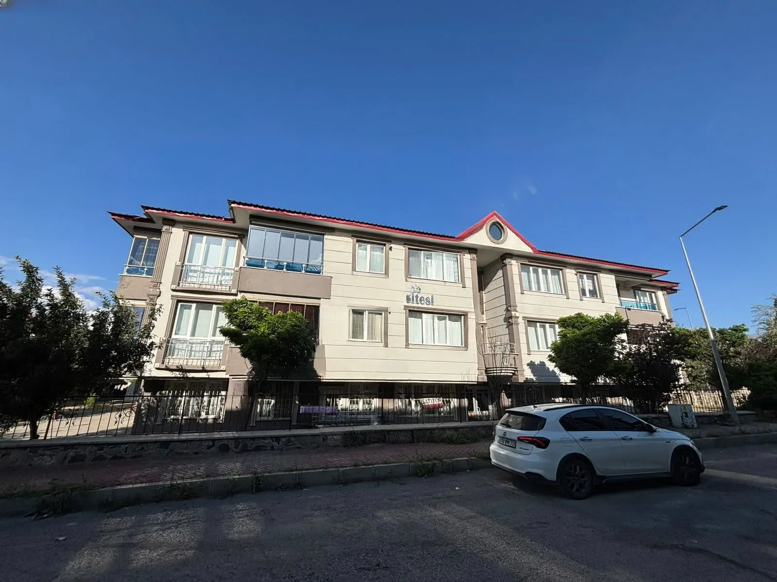 Aziziye Merkez'de 2. Kat 155 m² 3+1 Satılık Daire