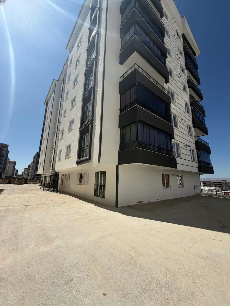 Palandöken Hüseyin Avni Ulaş'ta 2 Yaşında Yüksek Giriş Kat 120 m² 3+1 Kiralık Daire - Fotoğraf 12
