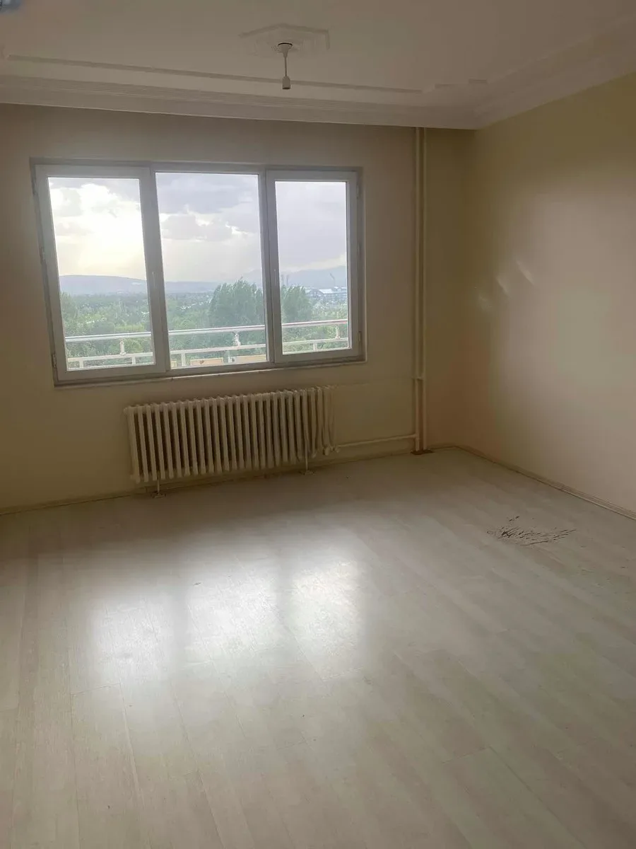 Yakutiye Lalapaşa'da 5. Kat 180 m² 3+1 Kiralık Daire