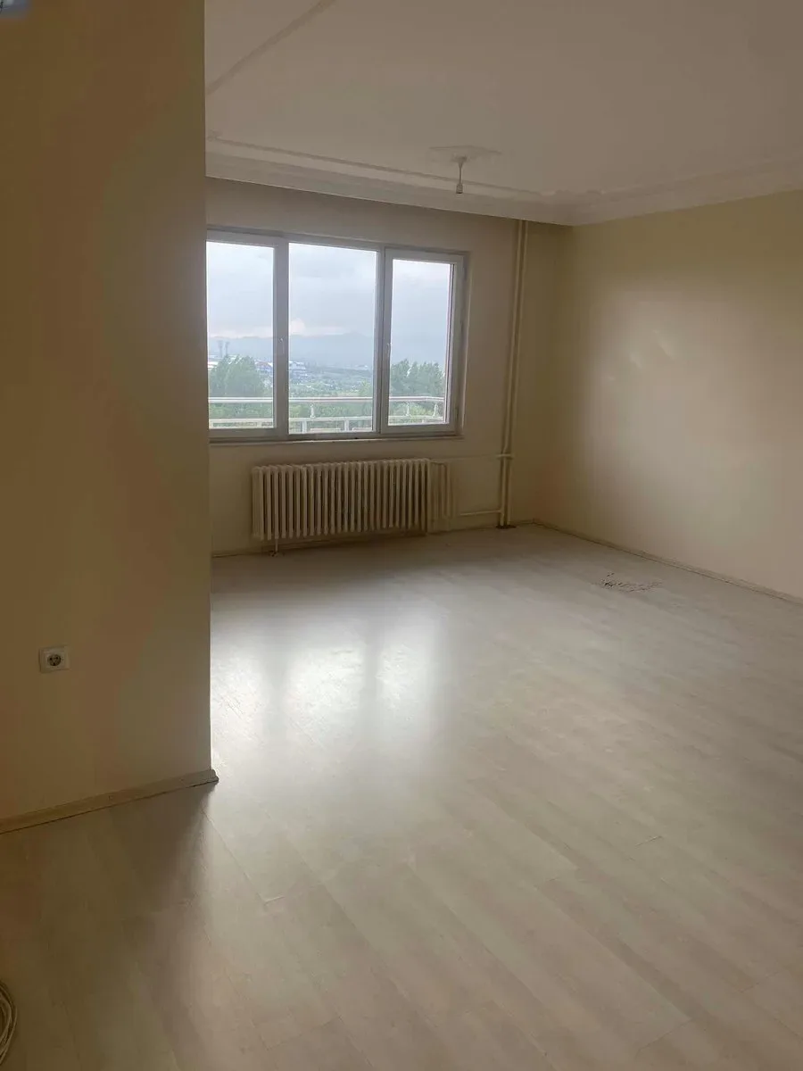 Yakutiye Lalapaşa'da 5. Kat 180 m² 3+1 Kiralık Daire