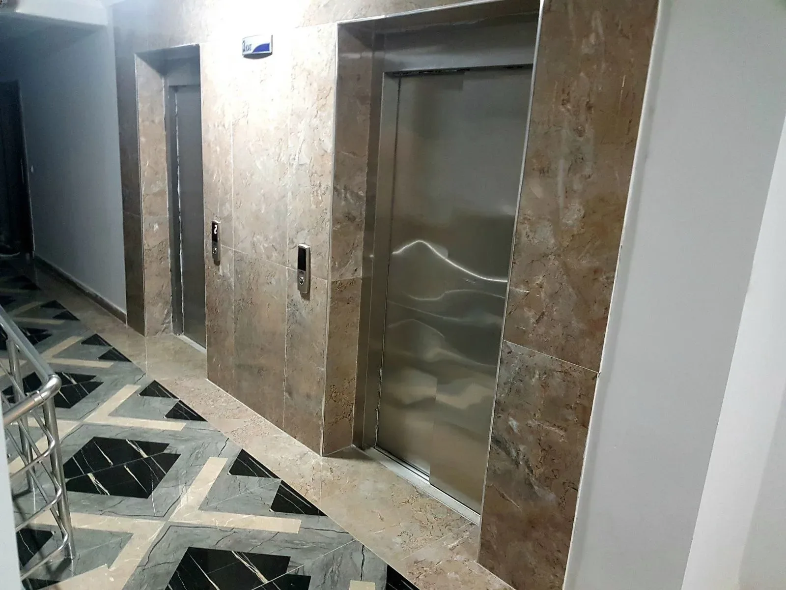 Palandöken Adnan Menderes'te 5 Yaşında 3. Kat 145 m² 3+1 Satılık Daire - Fotoğraf 8