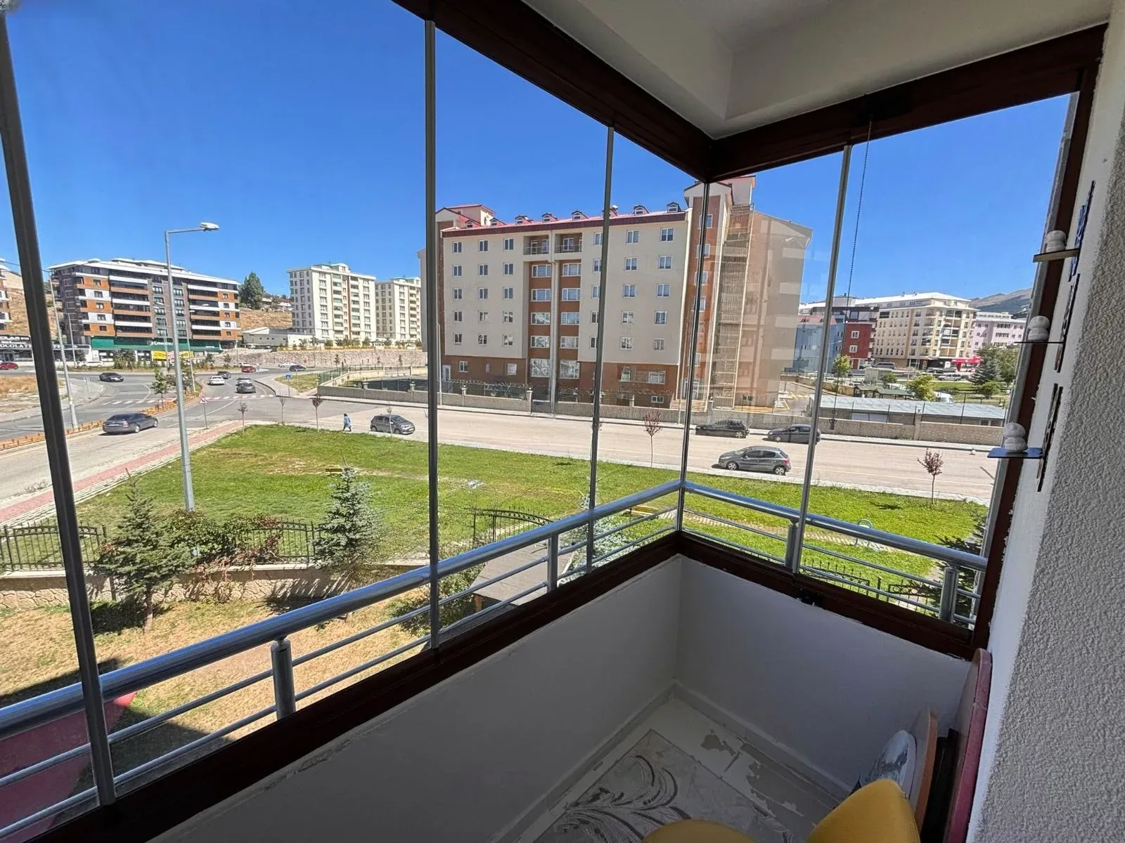 Palandöken Adnan Menderes'te 1. Kat 180 m² 3+1 Satılık Daire - Fotoğraf 2