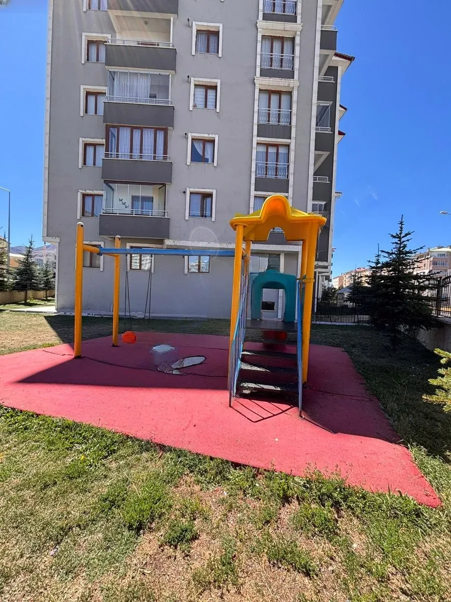 Palandöken Adnan Menderes'te 1. Kat 180 m² 3+1 Satılık Daire - Fotoğraf 3