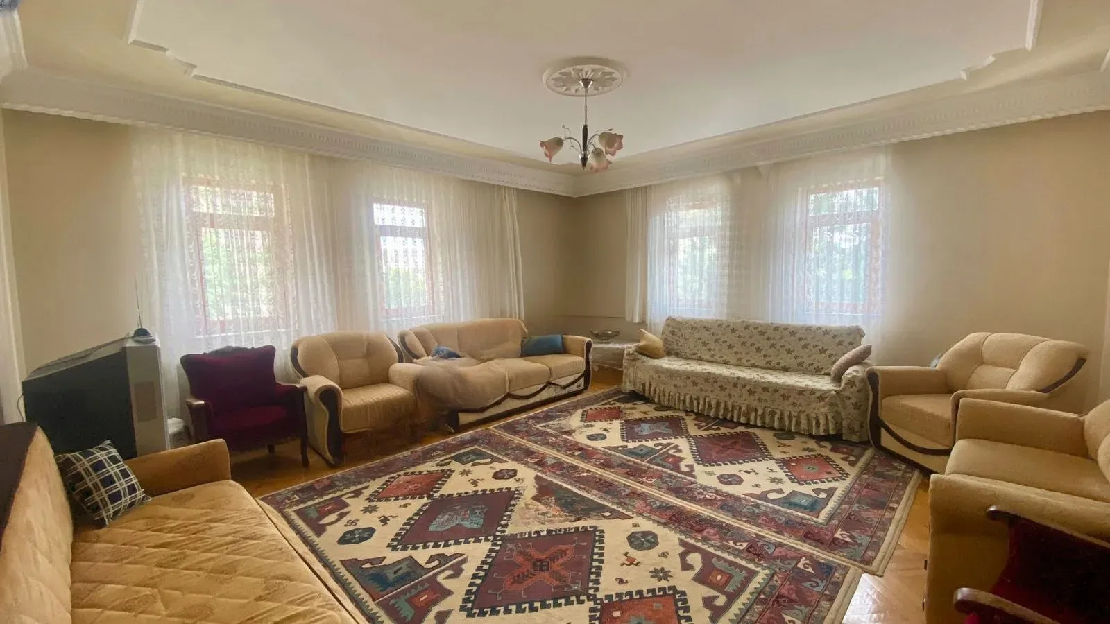 Palandöken Yunusemre'de 1. Kat 180 m² 3+1 Satılık Daire - Fotoğraf 3