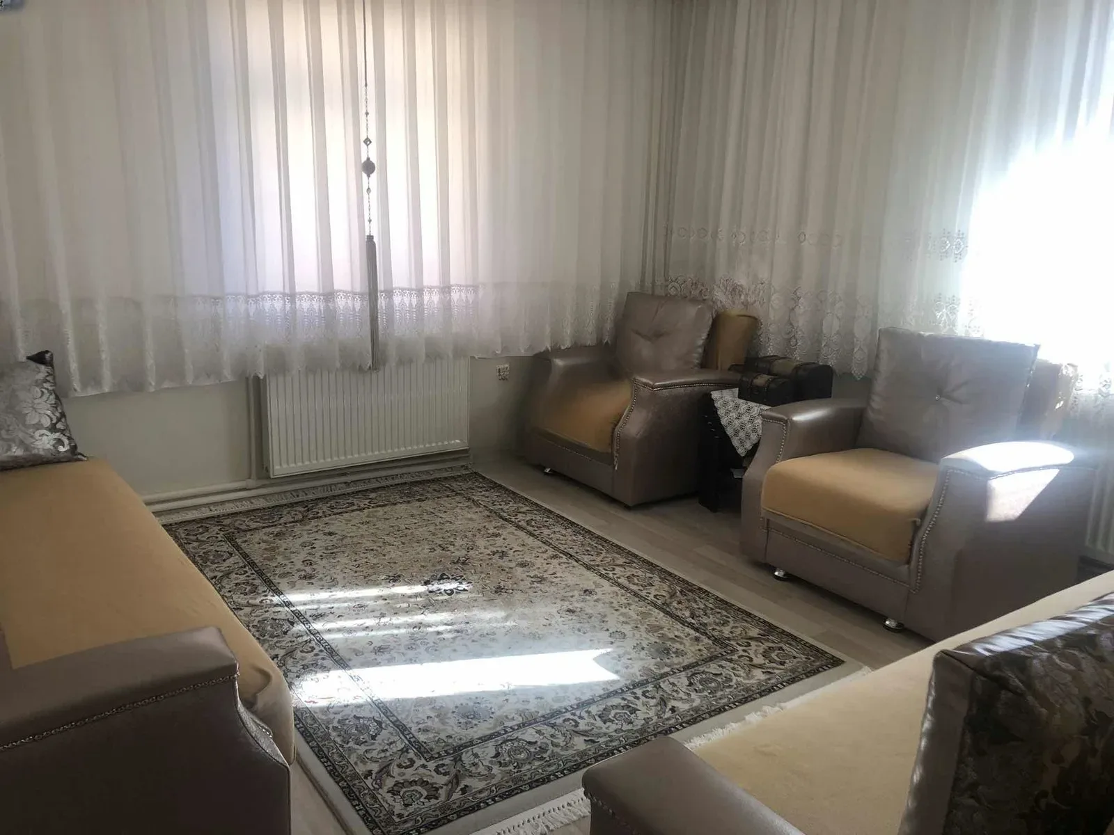 Aziziye Merkez'de 3. Kat 195 m² 4+1 Satılık Daire