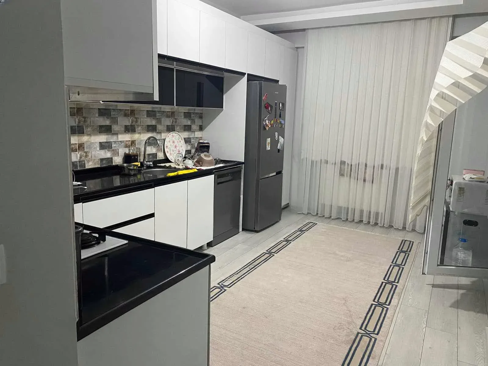 Yakutiye Terminal'da 5 Yaşında 5. Kat 145 m² 3+1 Kiralık Daire - Fotoğraf 3