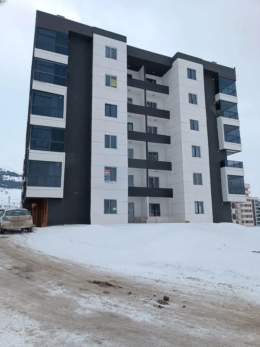 Palandöken Müftü Solakzade'de Giriş Katı 140 m² 3+1 Kiralık Daire