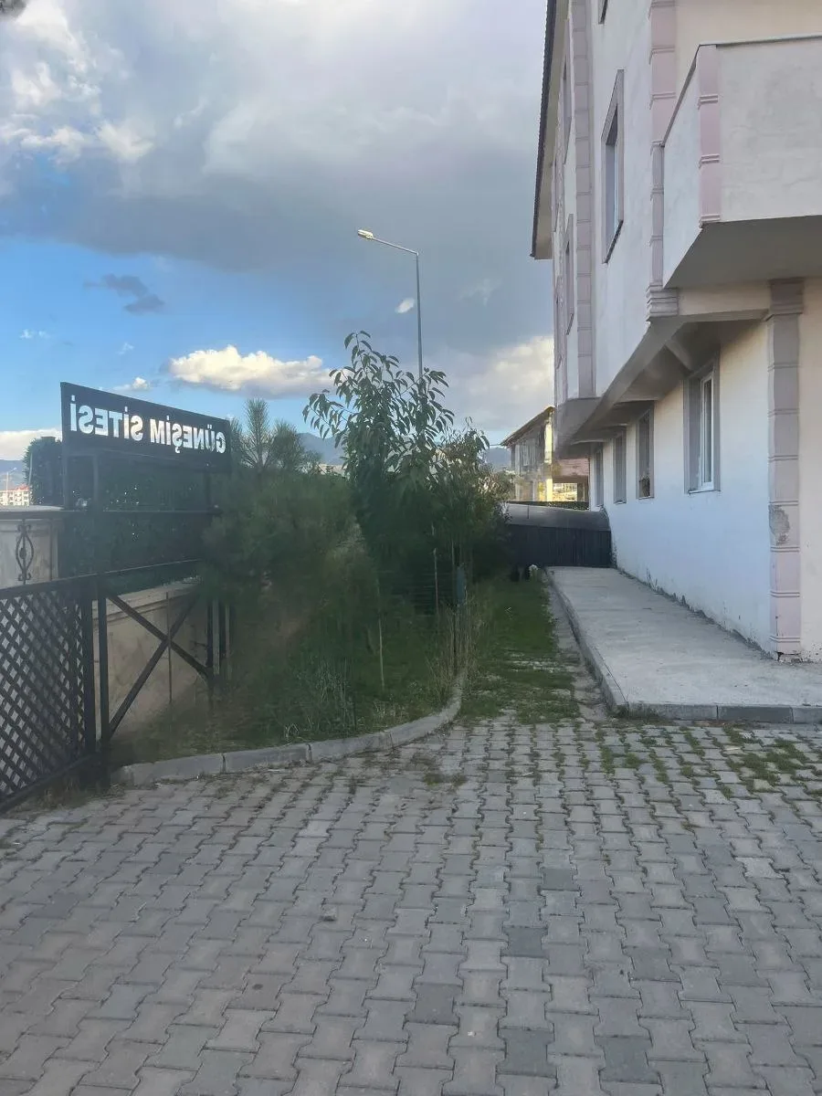 Aziziye Merkez'de 5 Yaşında 1. Kat 145 m² 3+1 Satılık Daire - Fotoğraf 2