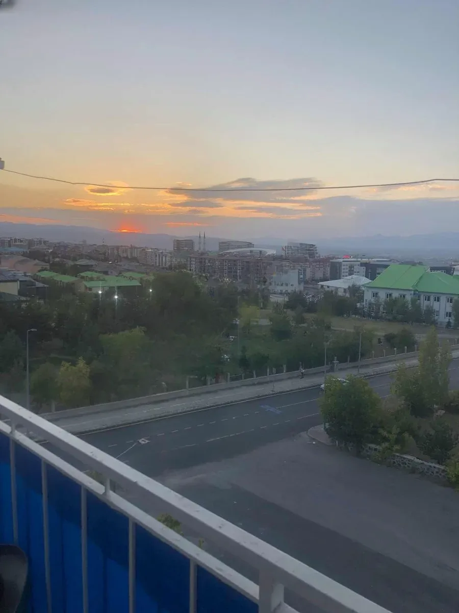 Palandöken Adnan Menderes'te 5. Kat 130 m² 3+1 Kiralık Villa - Fotoğraf 2