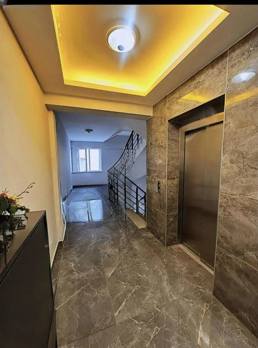 Aziziye Merkez'de 2 Yaşında 2. Kat 220 m² 4+1 Satılık Daire