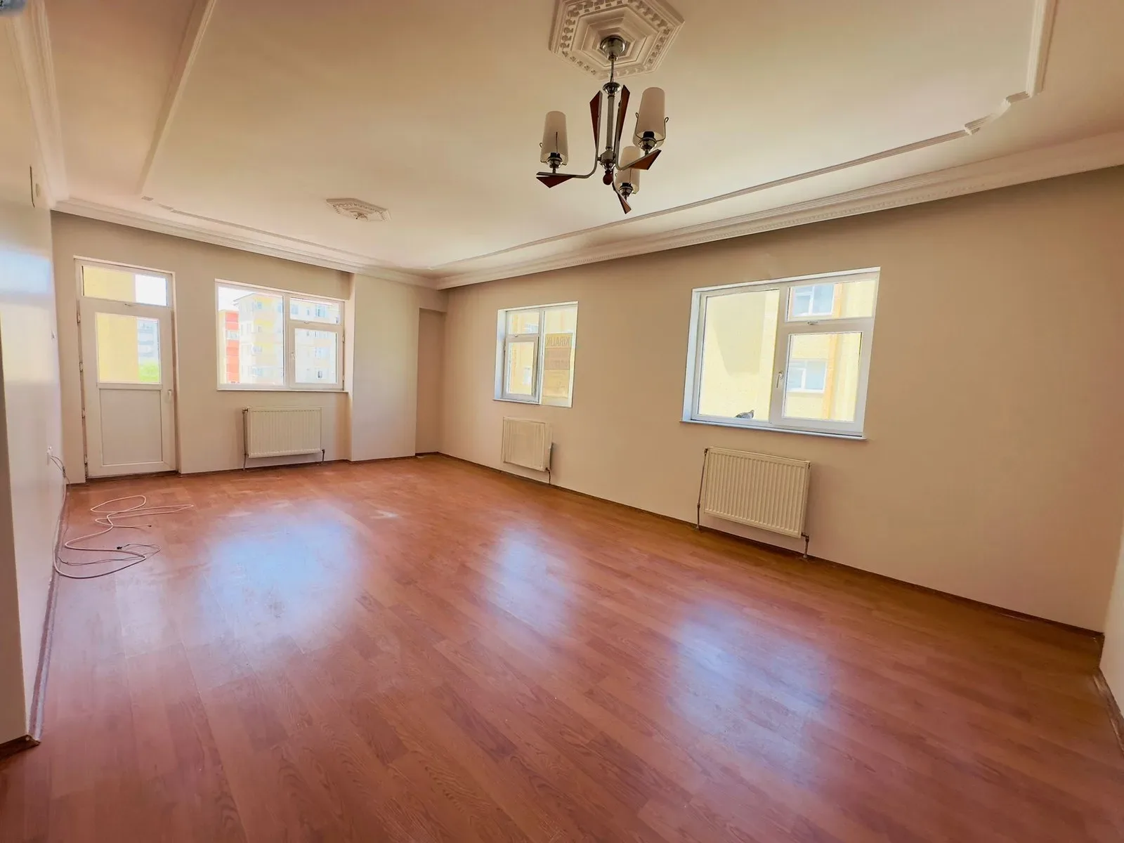 Palandöken Hüseyin Avni Ulaş'ta 3. Kat 185 m² 4+1 Kiralık Daire