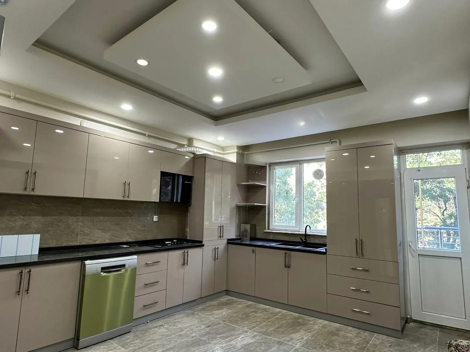 Palandöken Müftü Solakzade'de 230 m² Satılık Daire