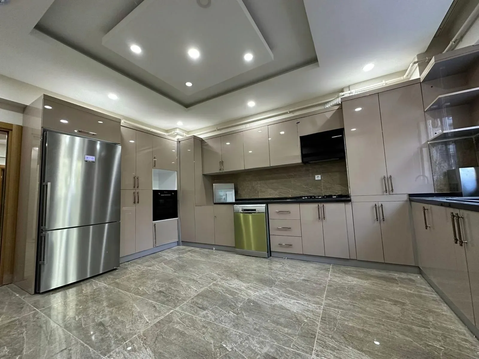 Palandöken Müftü Solakzade'de 230 m² Satılık Daire