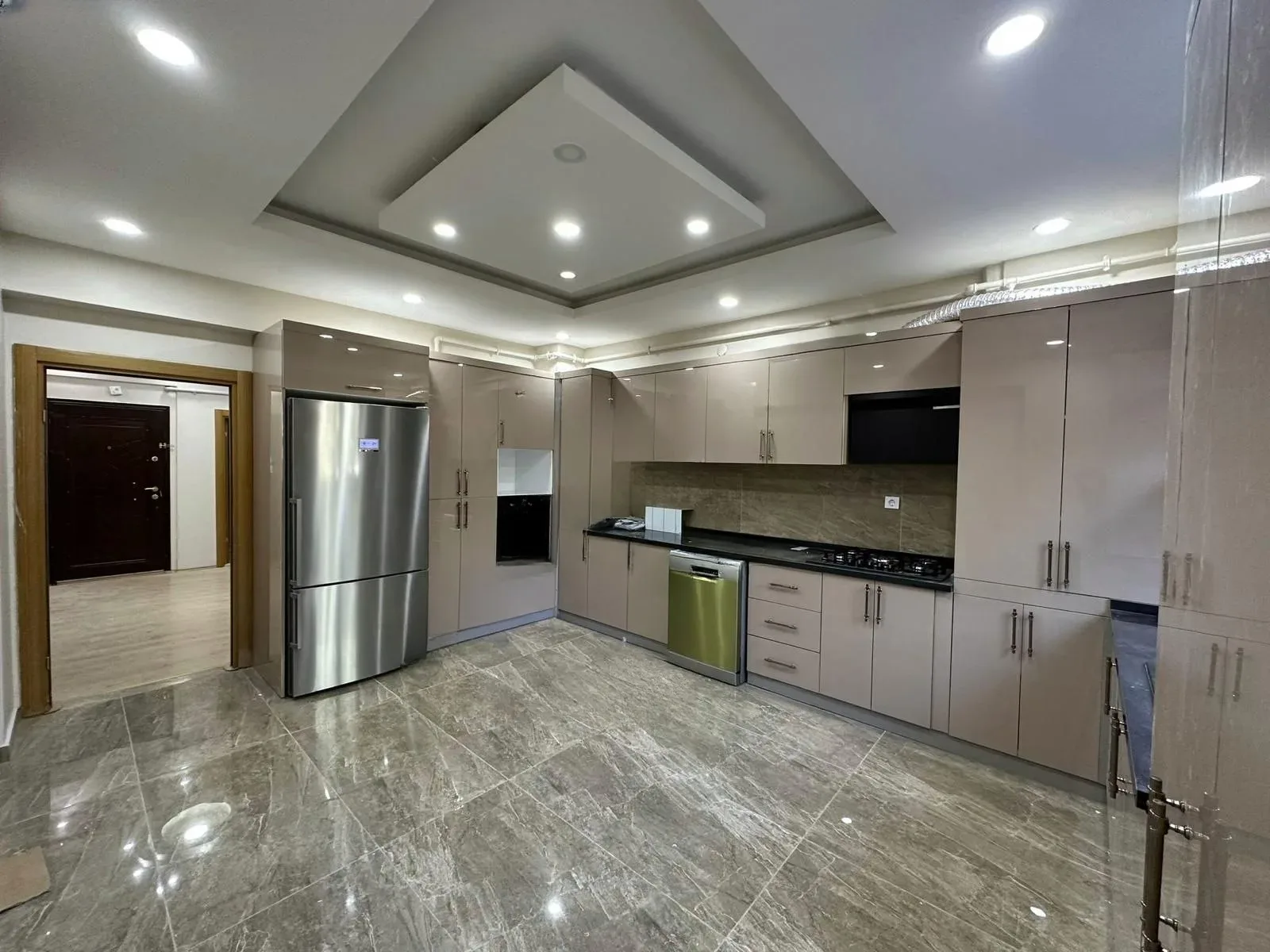 Palandöken Müftü Solakzade'de 230 m² Satılık Daire