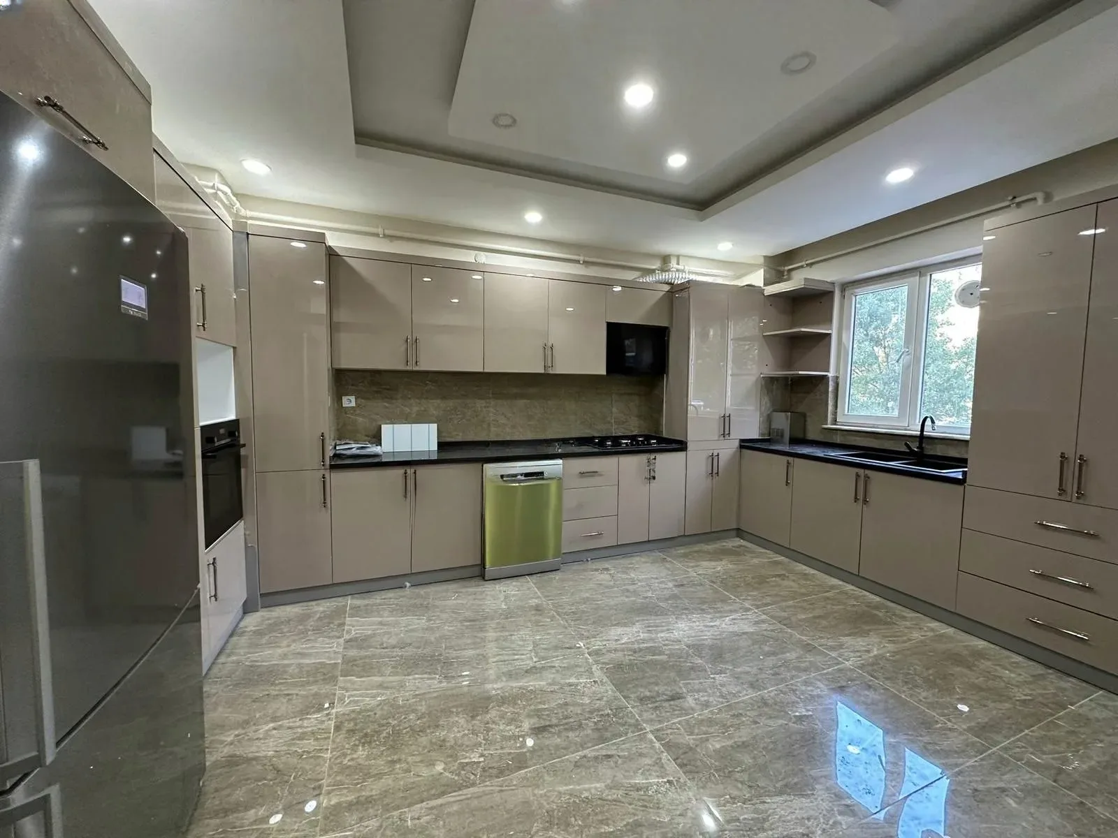 Palandöken Müftü Solakzade'de 230 m² Satılık Daire