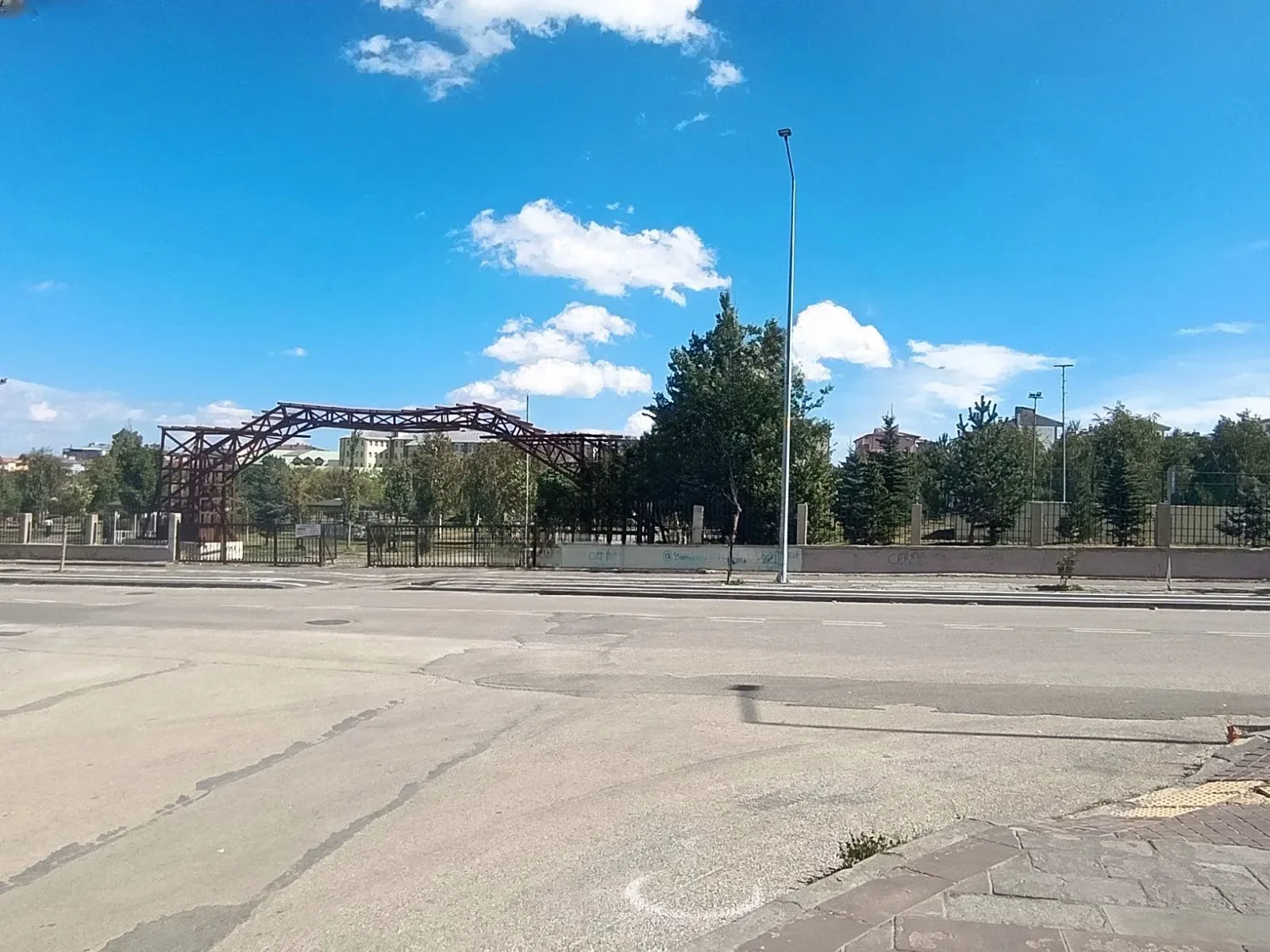 Palandöken Müftü Solakzade'de 40 m² Devren Kiralık İş Yeri - 2