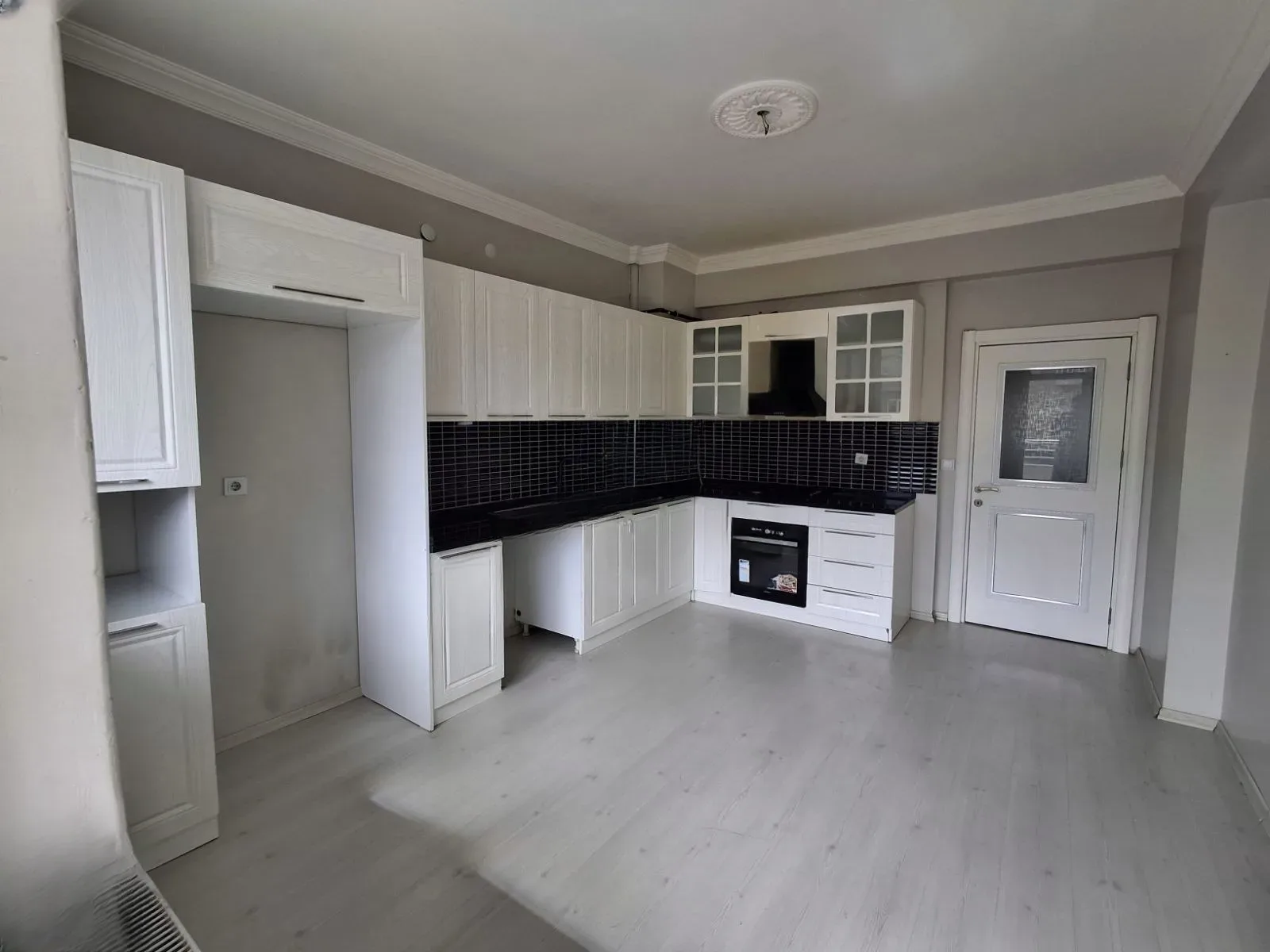 ERZURUM KİRALIK MERKEZİ ISITMALI 3+1 DAİRE | 138M² YAKUTIYE - Fotoğraf 10