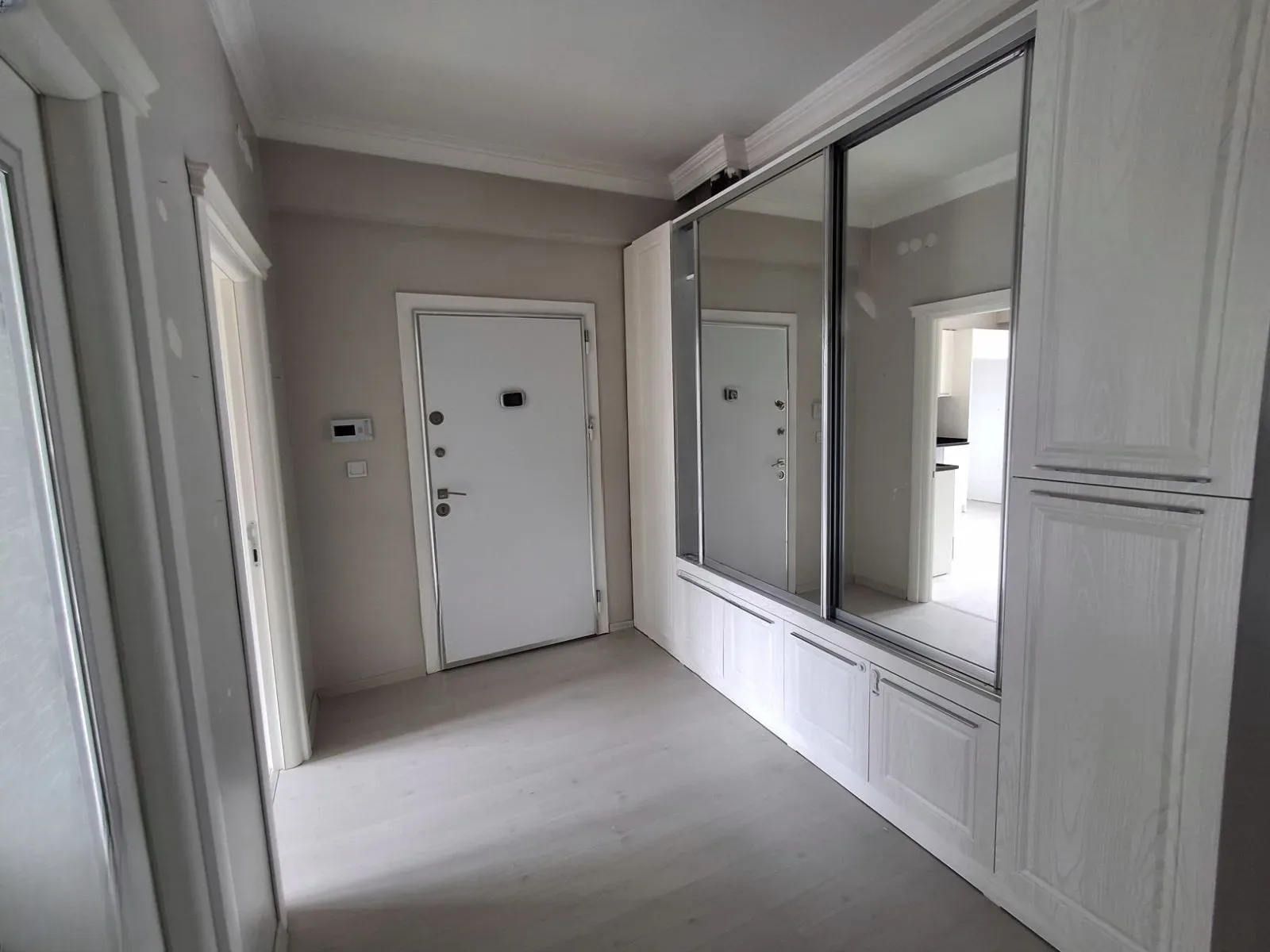 ERZURUM KİRALIK MERKEZİ ISITMALI 3+1 DAİRE | 138M² YAKUTIYE - Fotoğraf 17